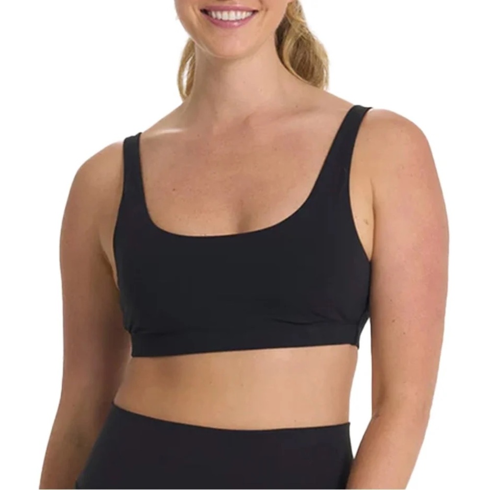 Vuori Black Scoop Neck Sports Bra